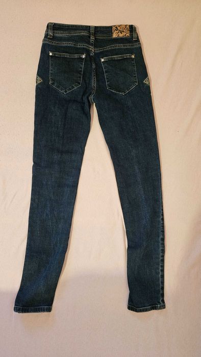 Тъмносини тесни Дънки със средна талия