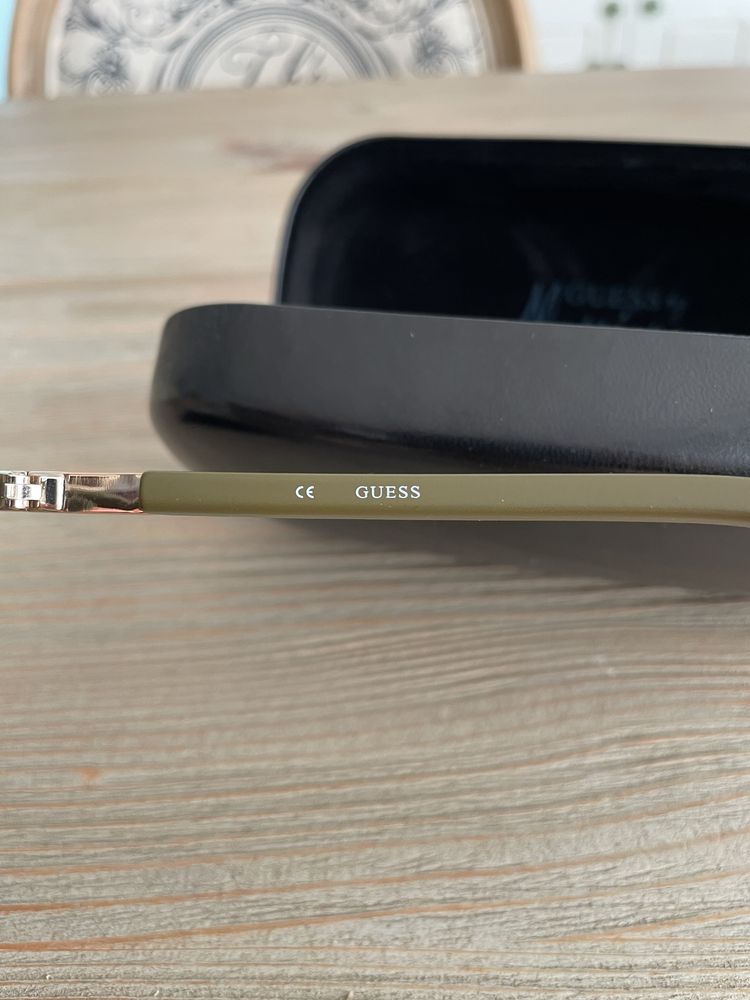 Слънчеви очила GUESS