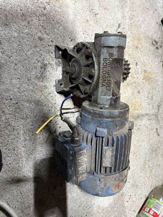 Motor cu reductor