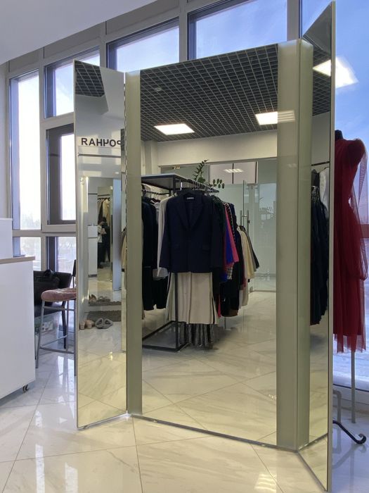 Продается большое напольное зеркало