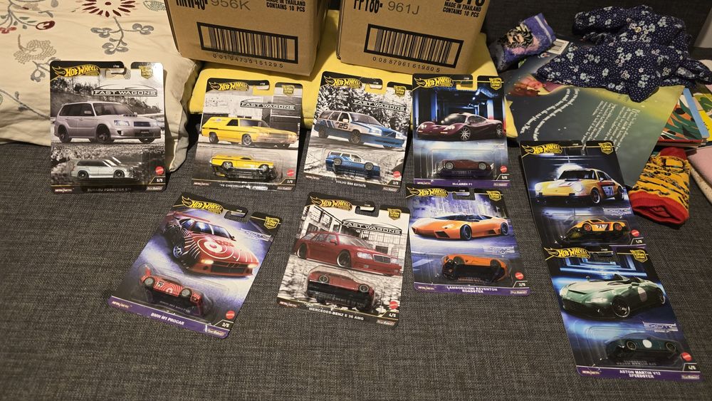 Hotwheels Mainline si Premium (Pachete la preț avantajos)