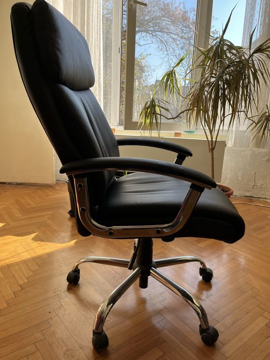 Мениджърски стол кожен черен