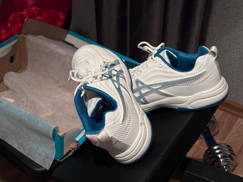 Кроссовки ASICS 44 размера