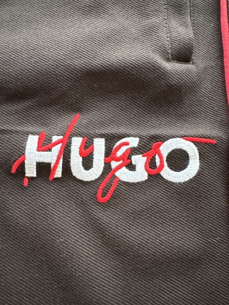 Мъжки,памучни,черни къси панталонки Hugo BOSS с бродирано лого