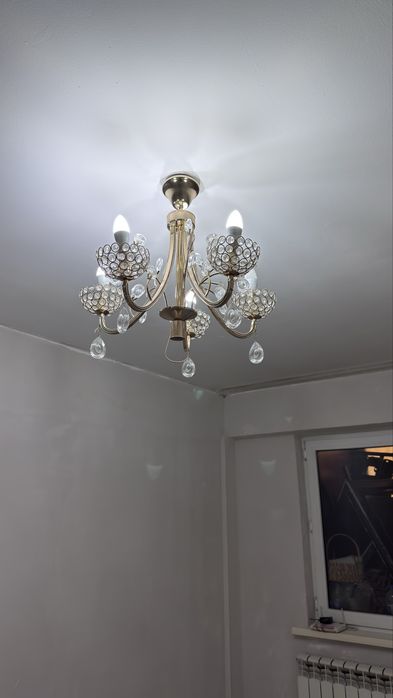 Продам люстру в зал/спальню