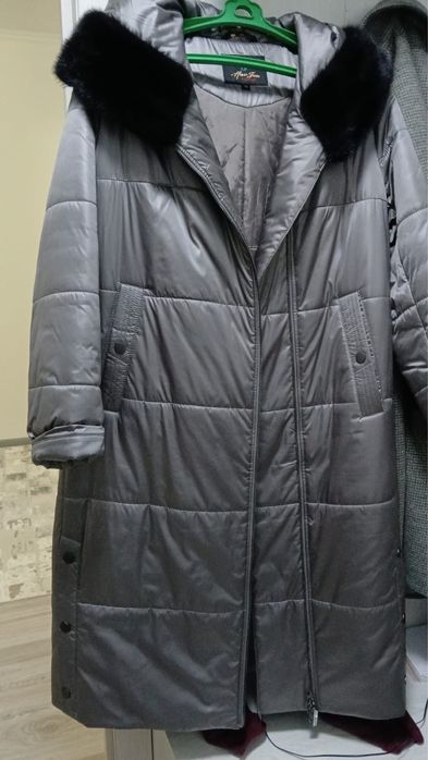 Продам зимний пуховик