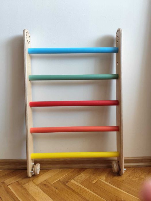 Модул на Пиклер, съвместим с Montessori шведска стена