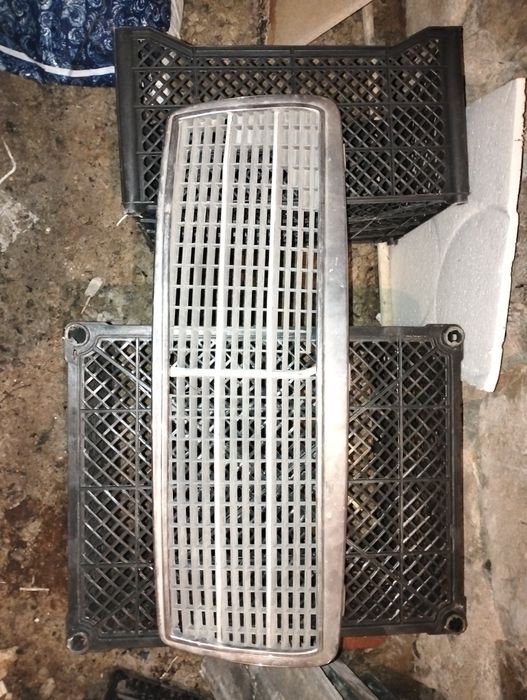 Продам решетку на 210 мерс