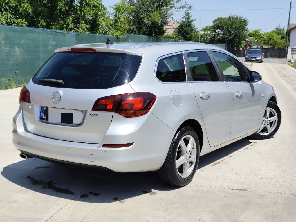 Opel Astra j 2 0 tdi 160 cp. Stare impecabila. Unic proprietar