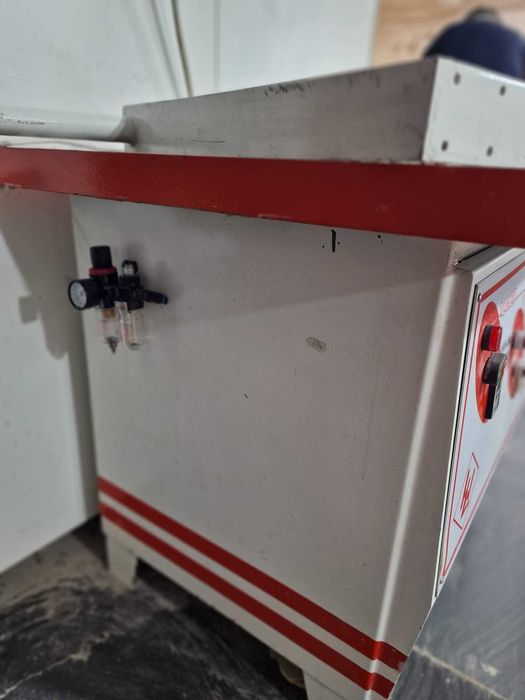 Masina de pus  cant abs pe curb si drept .