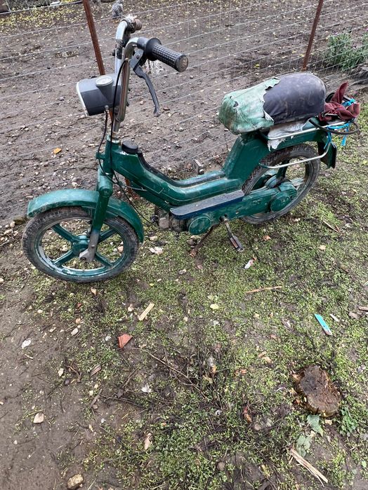 vand  sau schimb 2Motorete model Piaggio Ceao Si detali in privat