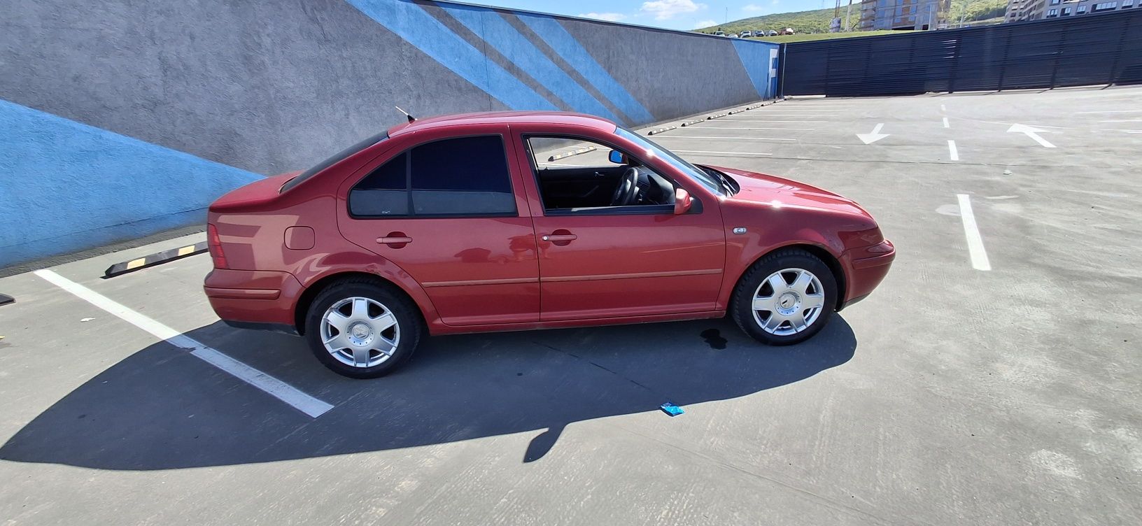 Vw bora 1.6 16v 105cp VOLAN DREAPTA