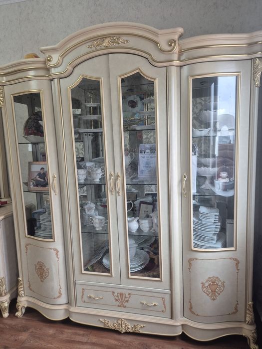 Сервант с комодом