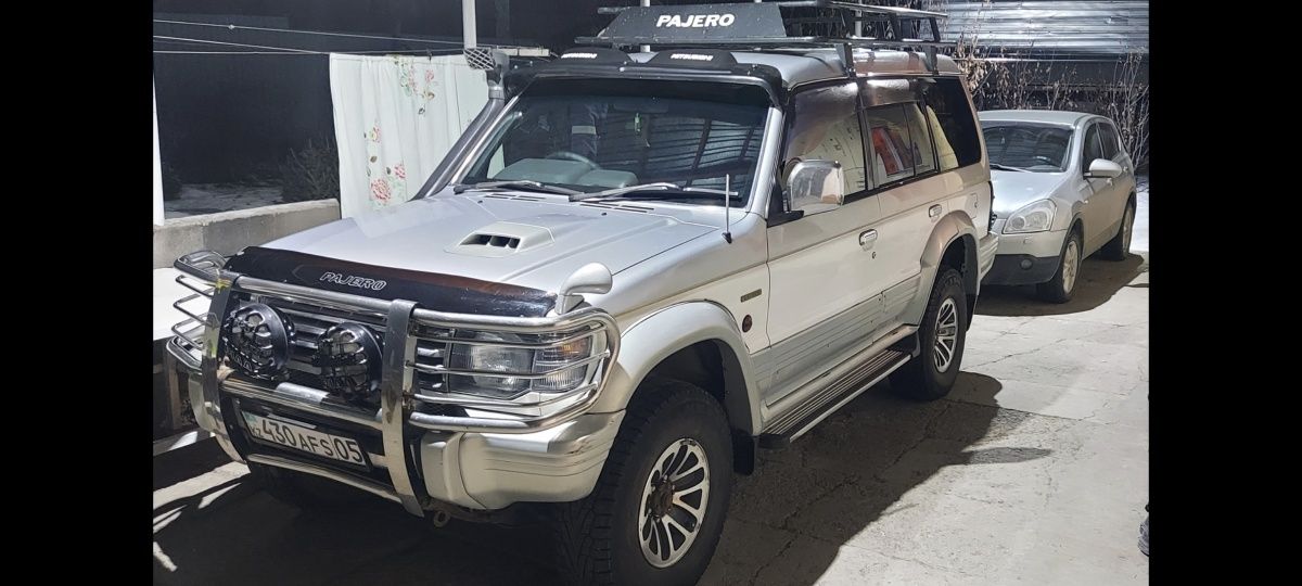 Mitsubishi Pajero 2