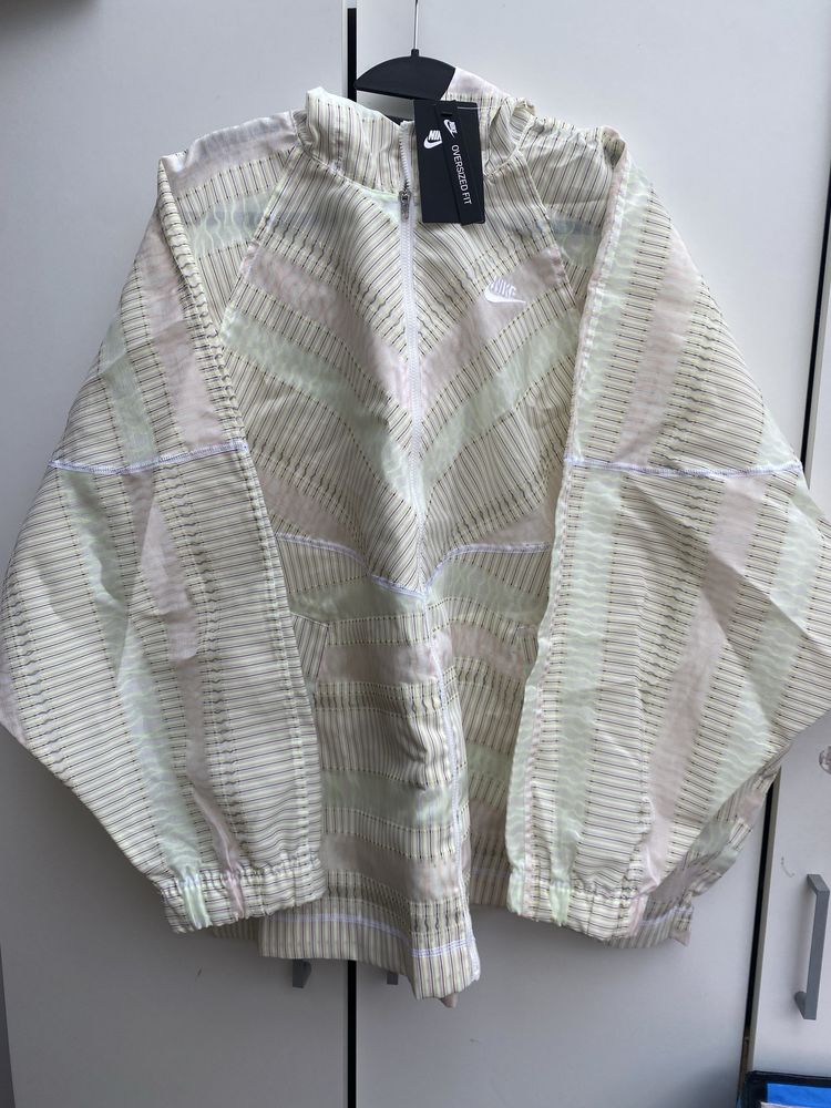 Яке Nike oversized