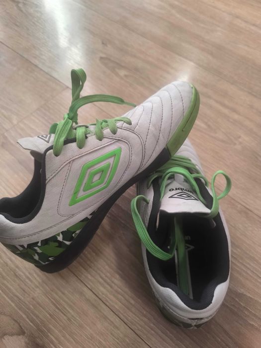 Детски стоножки футболни обувки Umbro 35номер