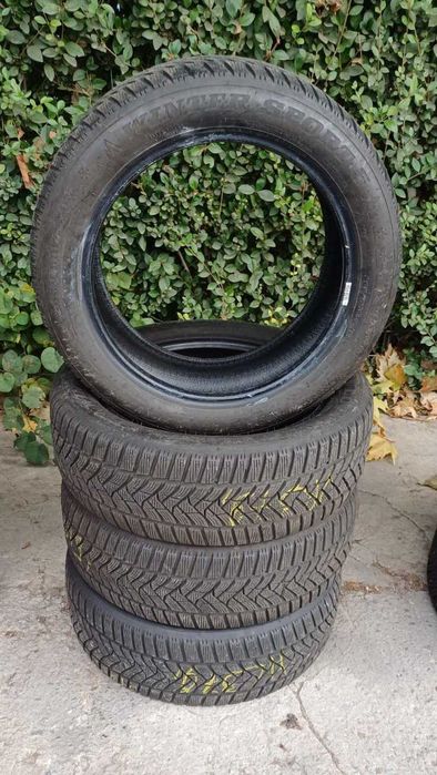 Зимни гуми  17-ки  4 броя 205/55/17 DUNLOP