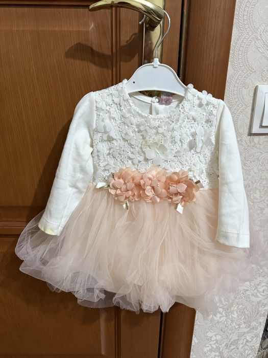 Нарядное платье на 6-12 месяцев