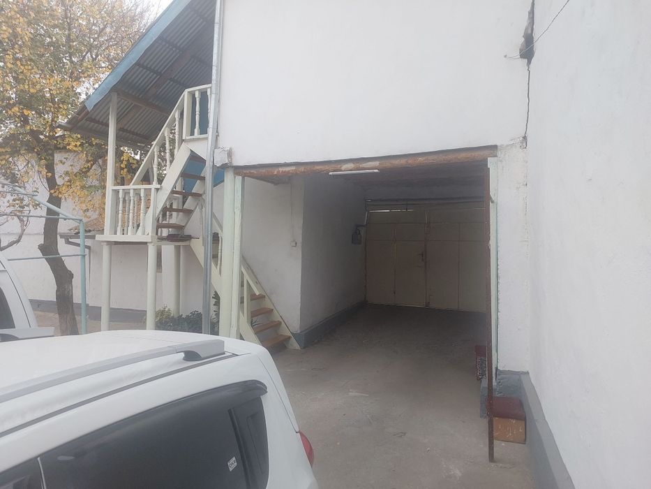 Шайхонтохур тумани Чорсу Куштут махаллада3,5сотих ховли сотилади.