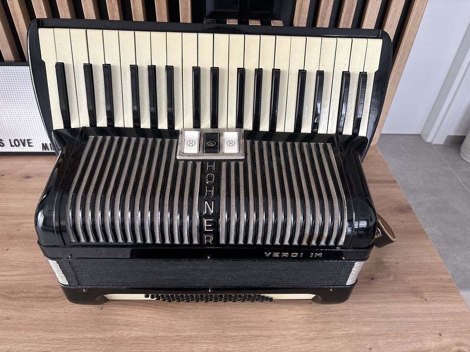 Acordeon Verdi 1M cu 60 de basi