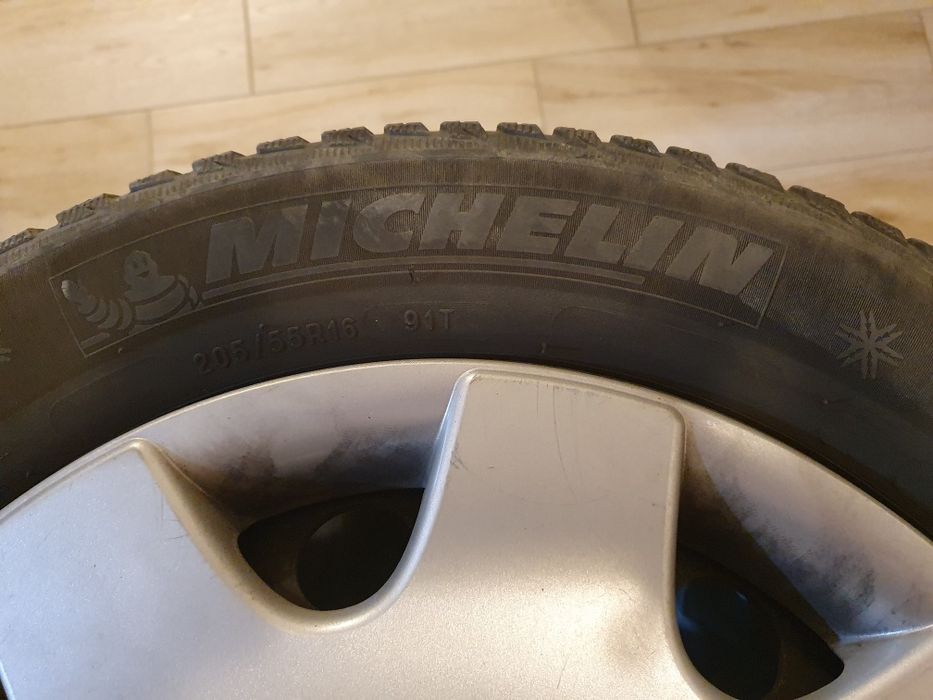Roți iarnă R16 , Cauciucuri MICHELIN + jante tabla + capace