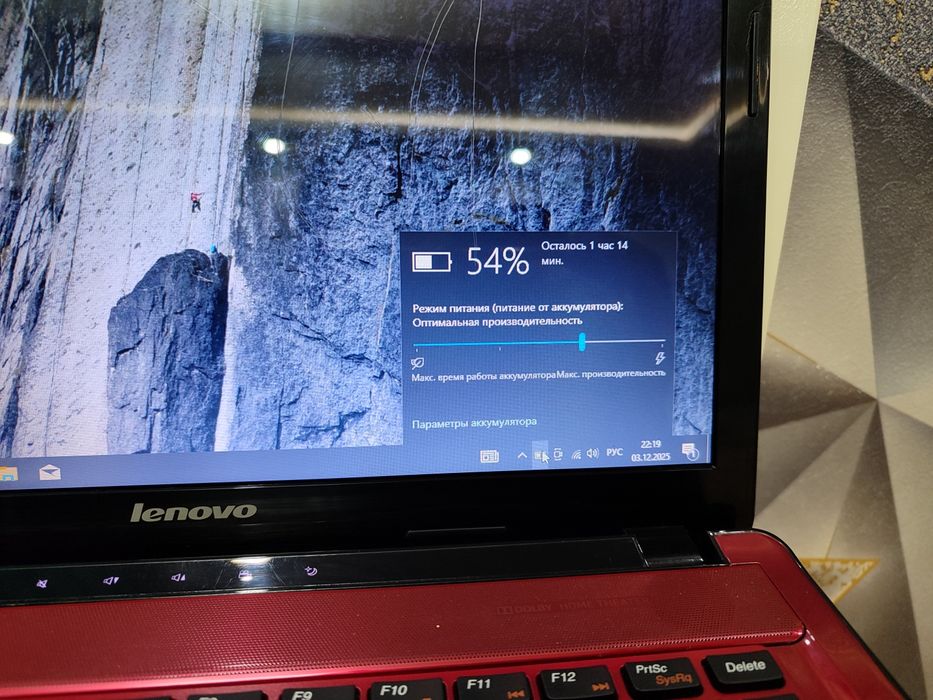 Core i3 ram 8 gb 500 xotira batareykasi ushlaydi