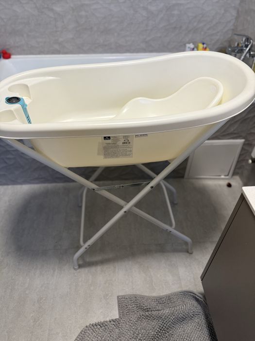 Vand cada bebelusi cu stativ Lorelli white