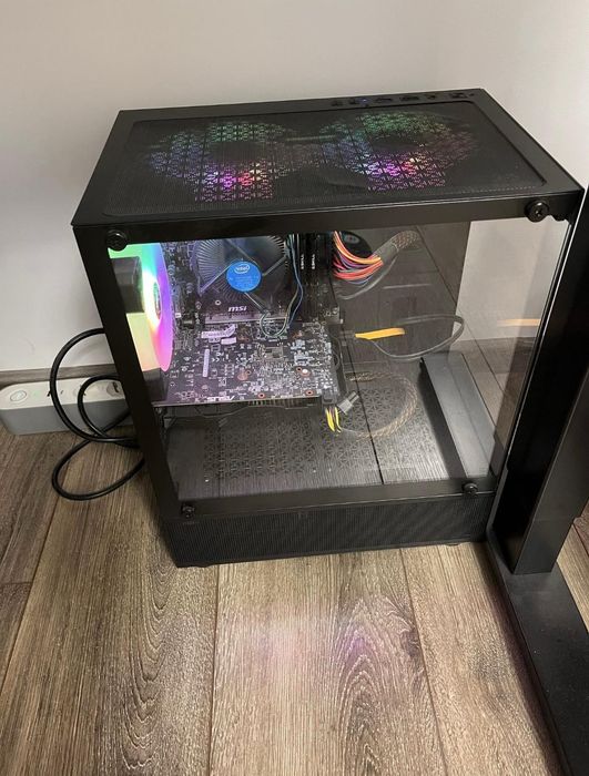 Vând pc în condiție foarte bună,nefolosit