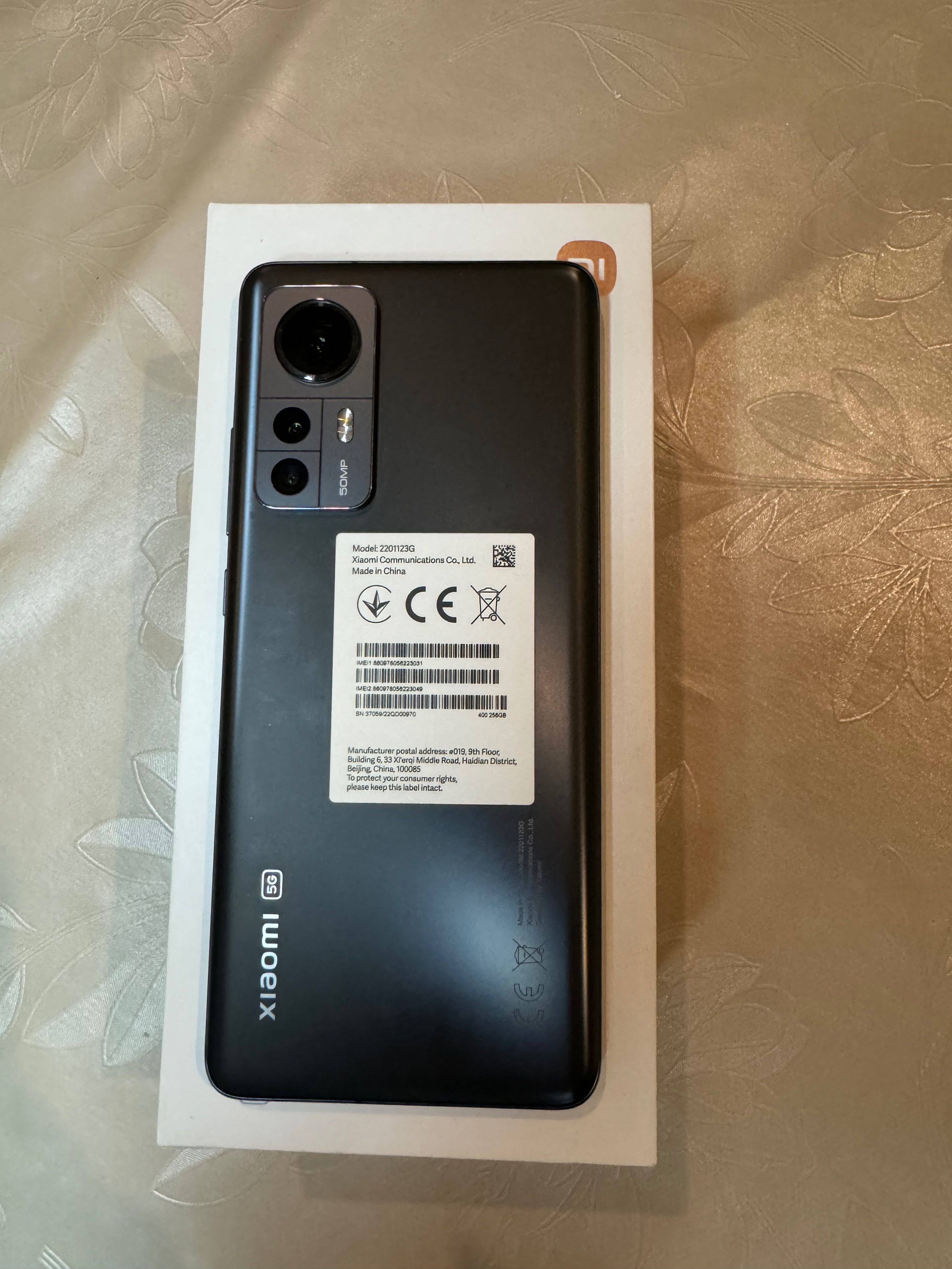 Телефон Xiomi 12 256GB
