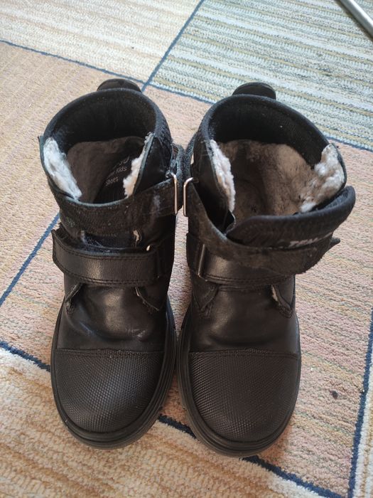 Продам зимние ботинки на мальчика 34р