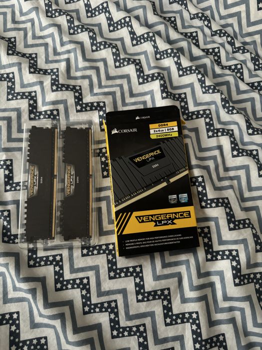 Placute ram corsair 8 gb