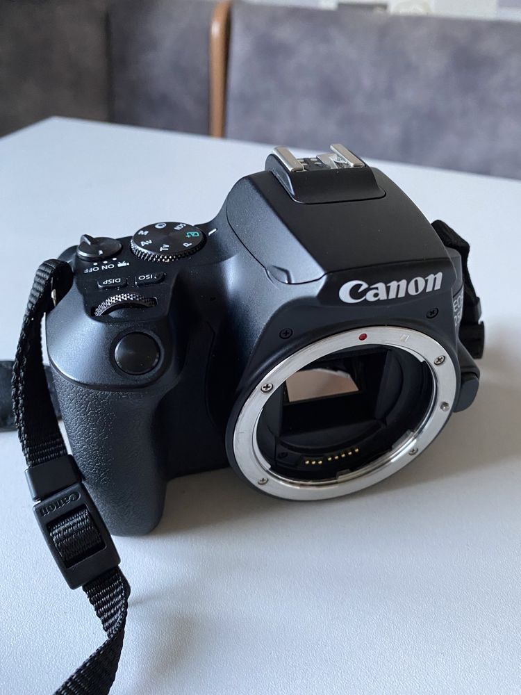 Продам фотоаппарат Canon 250D Kit EFs 18-55mm