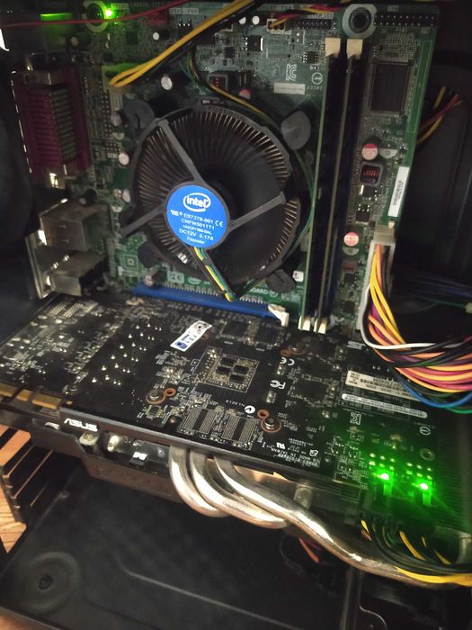 Компьютер в хорошем состоянии для игр и работы.