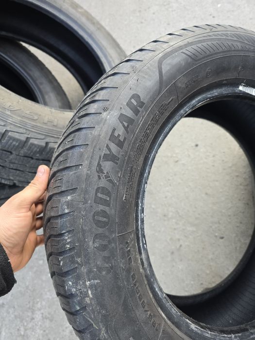 Anvelope de iarna 195-65r15 Goodyear