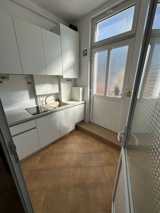 Inchiriez Birou , Garaj (spatiu depozitare)