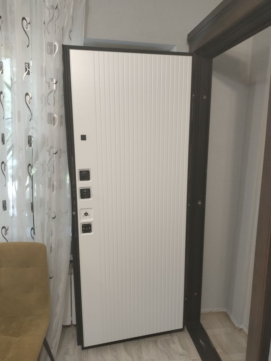 Продам входную металлическую дверь STR-91