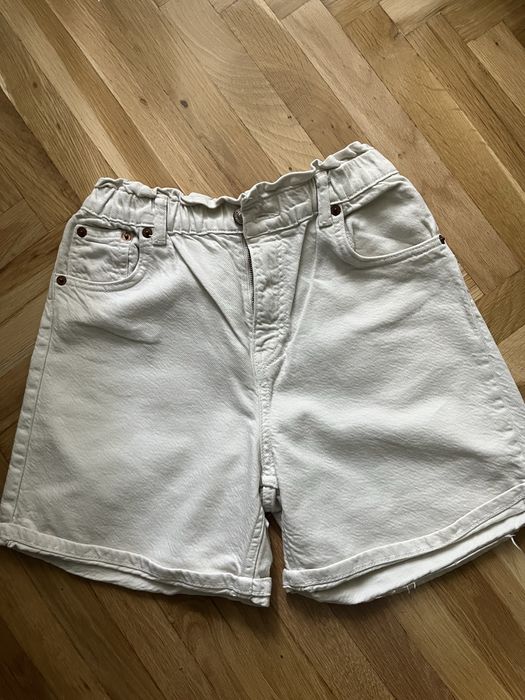 Pantaloni scurti