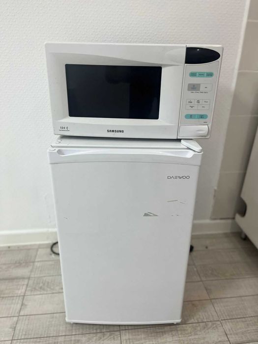 холодильник + микроволновая печь