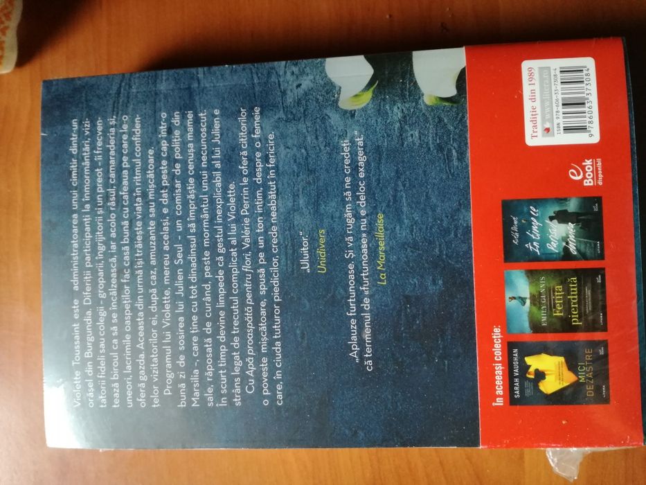 Carte Apa proaspata pentru flori