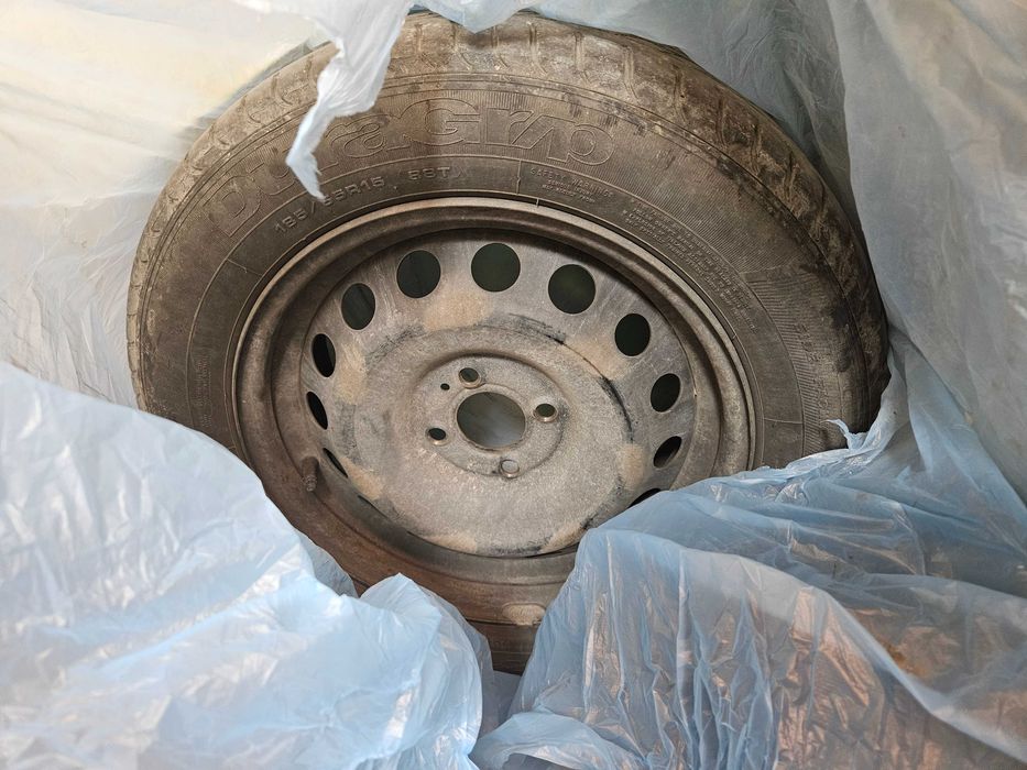 2 Jante complete cu cauciucuri Goodyear 185/65 R15 – stare bună!