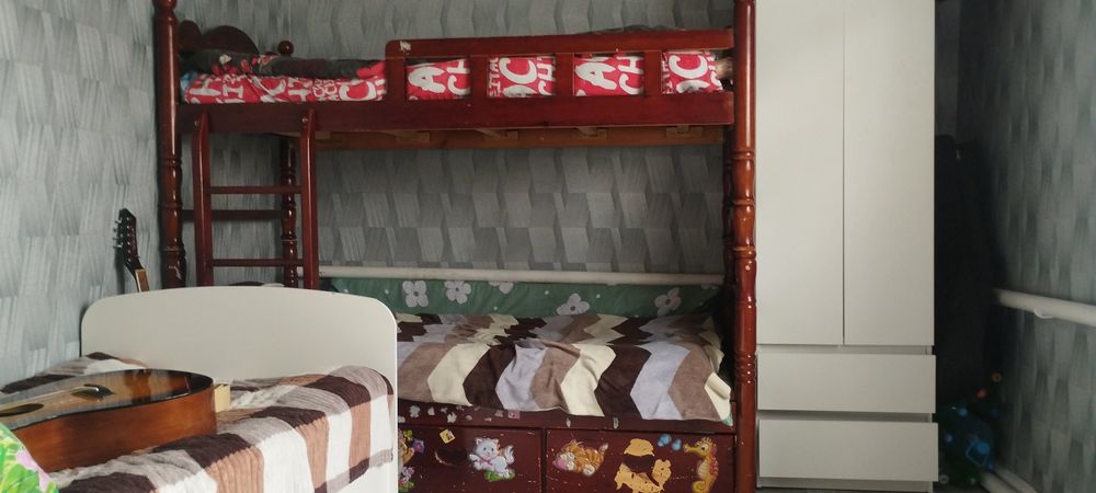 Двухэтажная кровать
