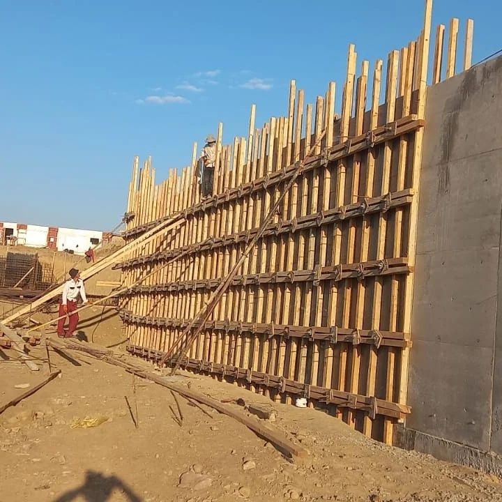 Заливаем монолит бетон фундамент подпорная стена здания