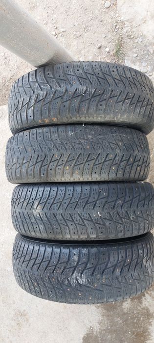 Зимние шины в хорошем состаяние