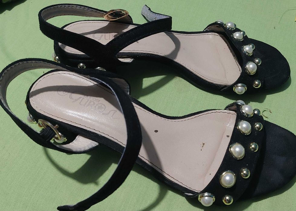 Sandale cu perluțe