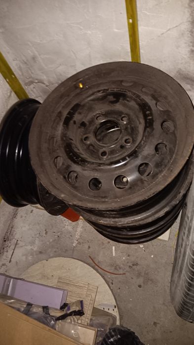 Стоманени джанти 5х114.3 15" заедно с тасовете