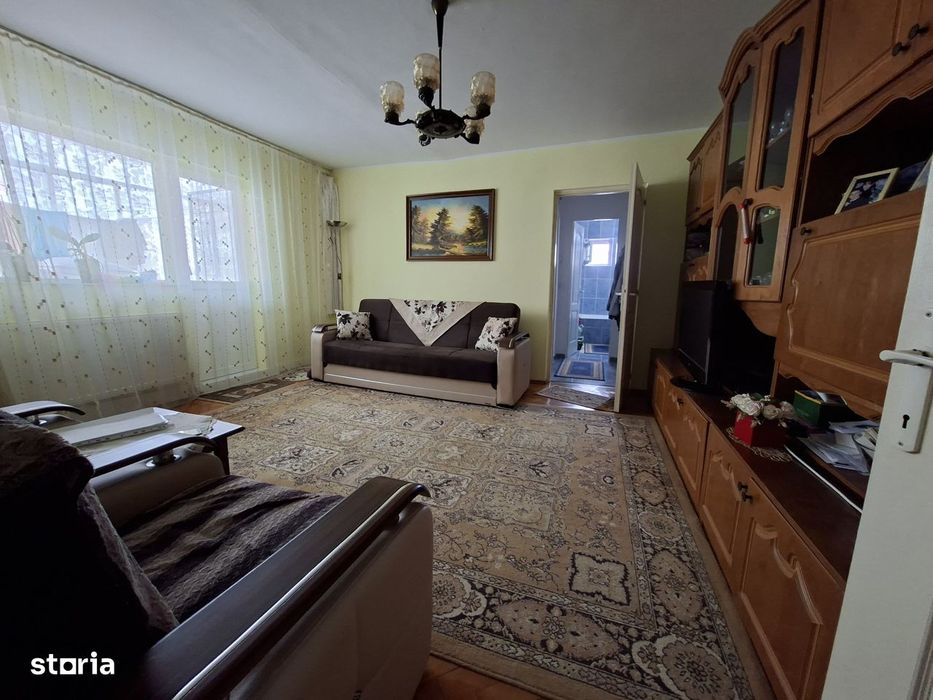 Apartament 2 camere cetate -piata !