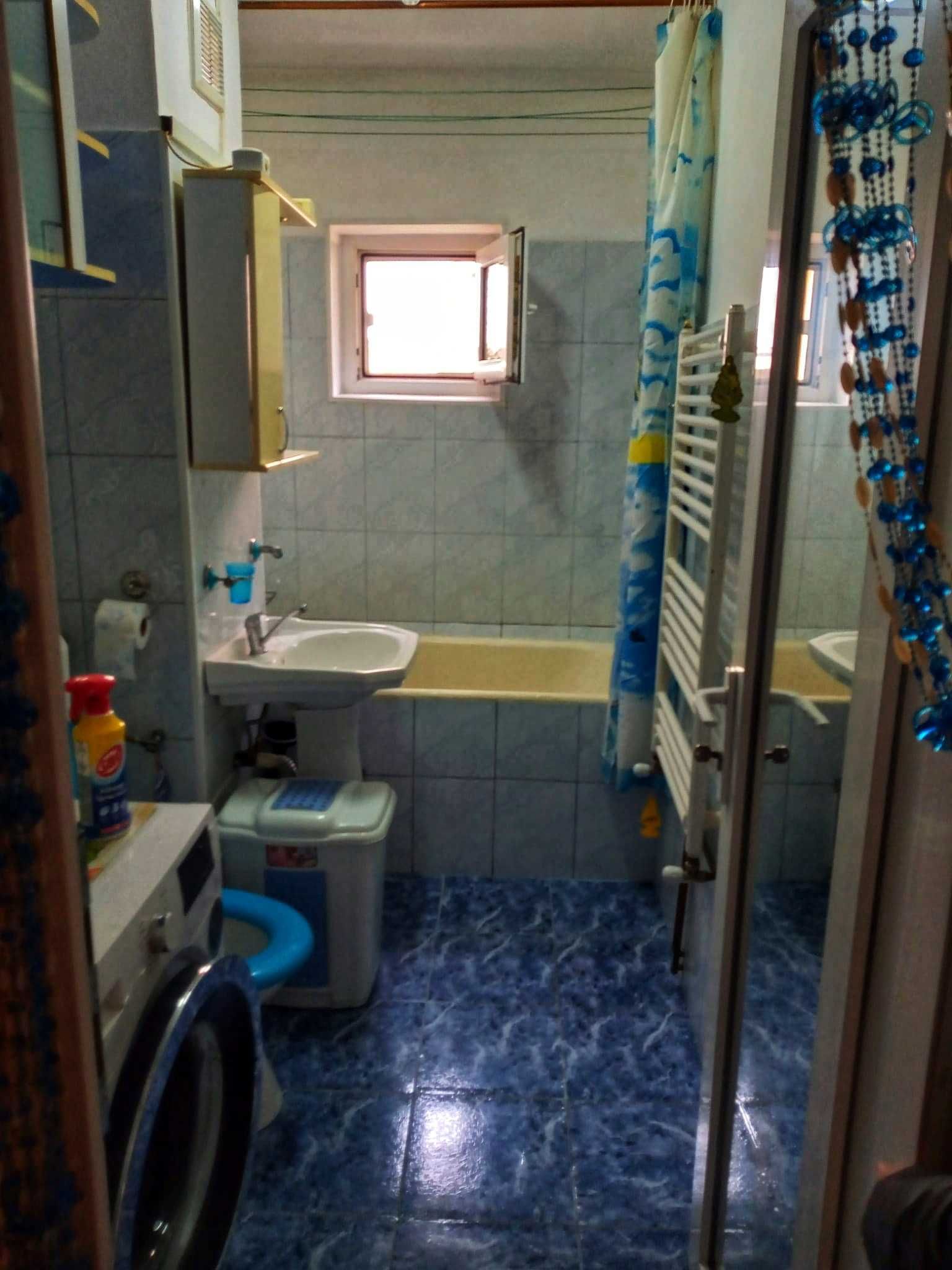 Apartament 2 camere cu balcon si boxa , parter , zona Lipovei