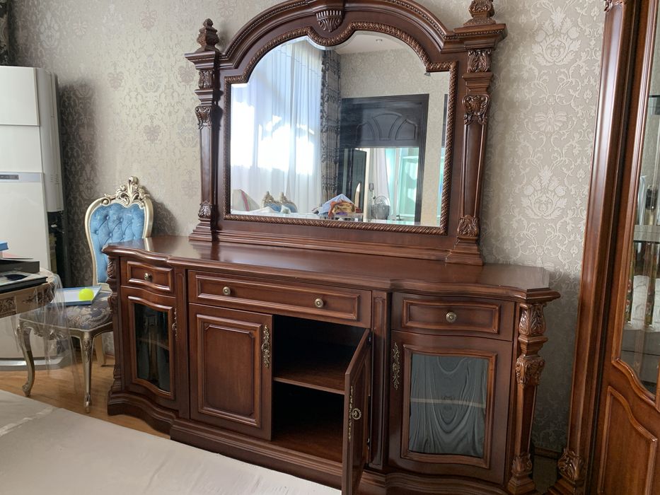 Мебель олганга гилам ва соат совга.