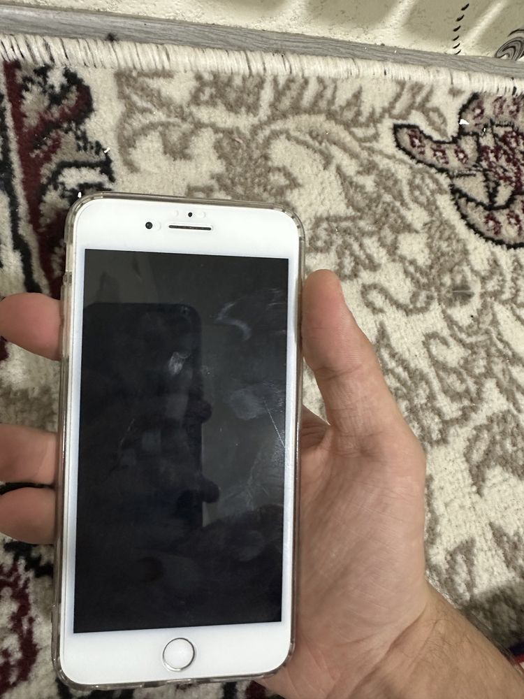 Iphone 8+  64 GB 77 yomkost