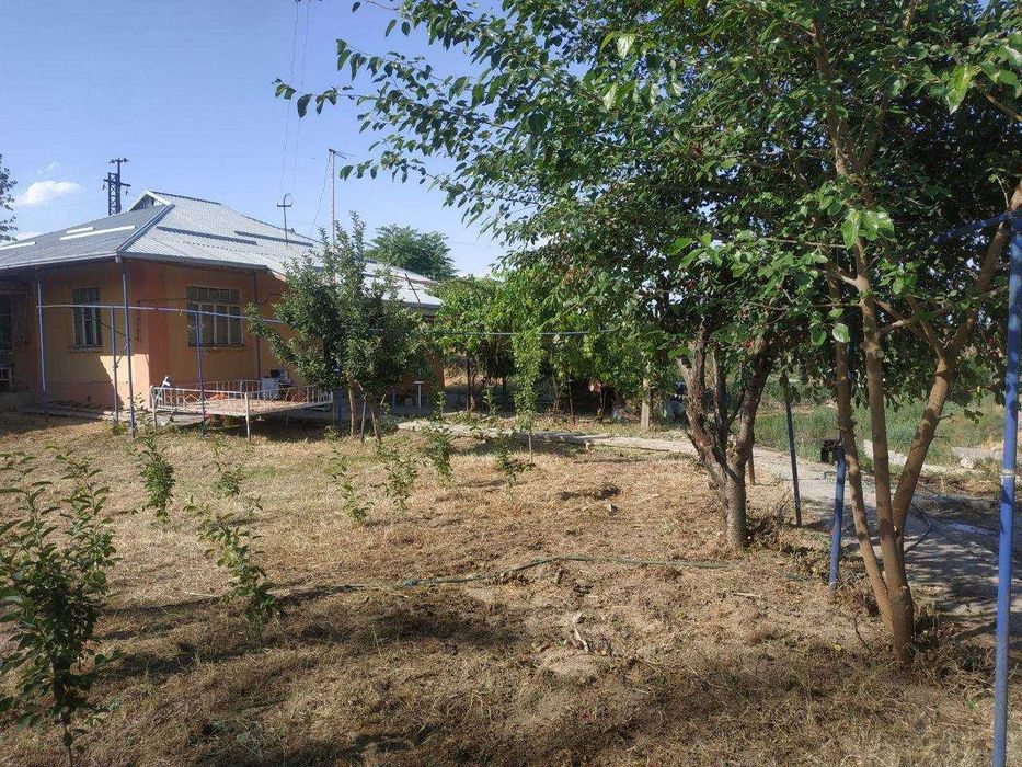 “Uy Sotiladi 5 xonali, 10-sotix”